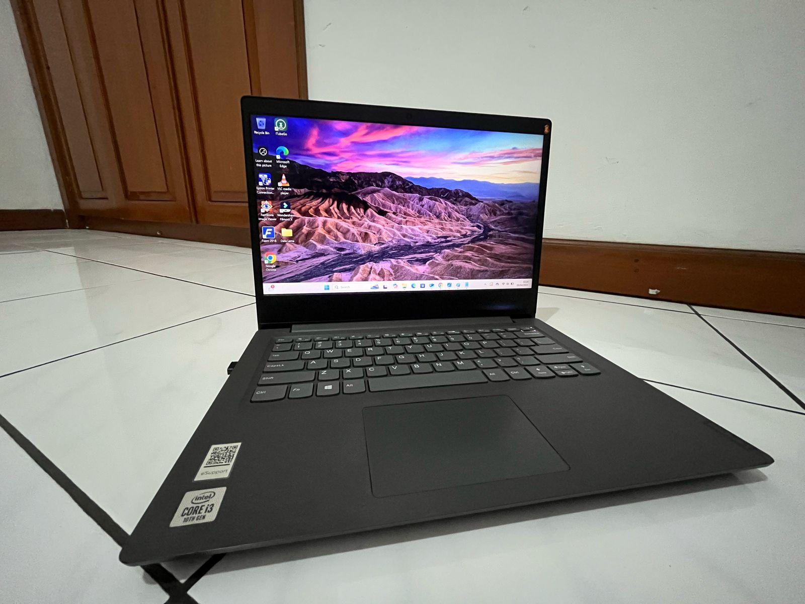 Tarif Impor Trump Bikin Harga Laptop dan Ponsel Pintar Meroket